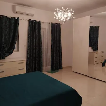 3 Bedrooms Flat At