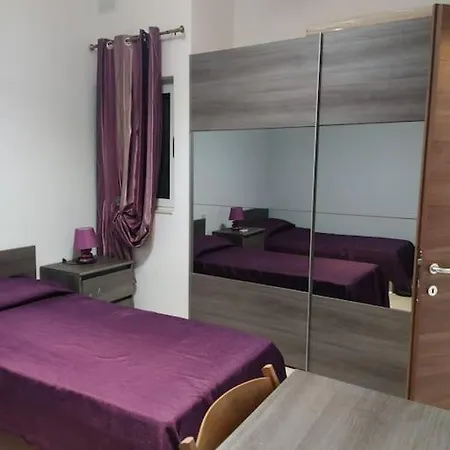 شقة 3 Bedrooms Flat At